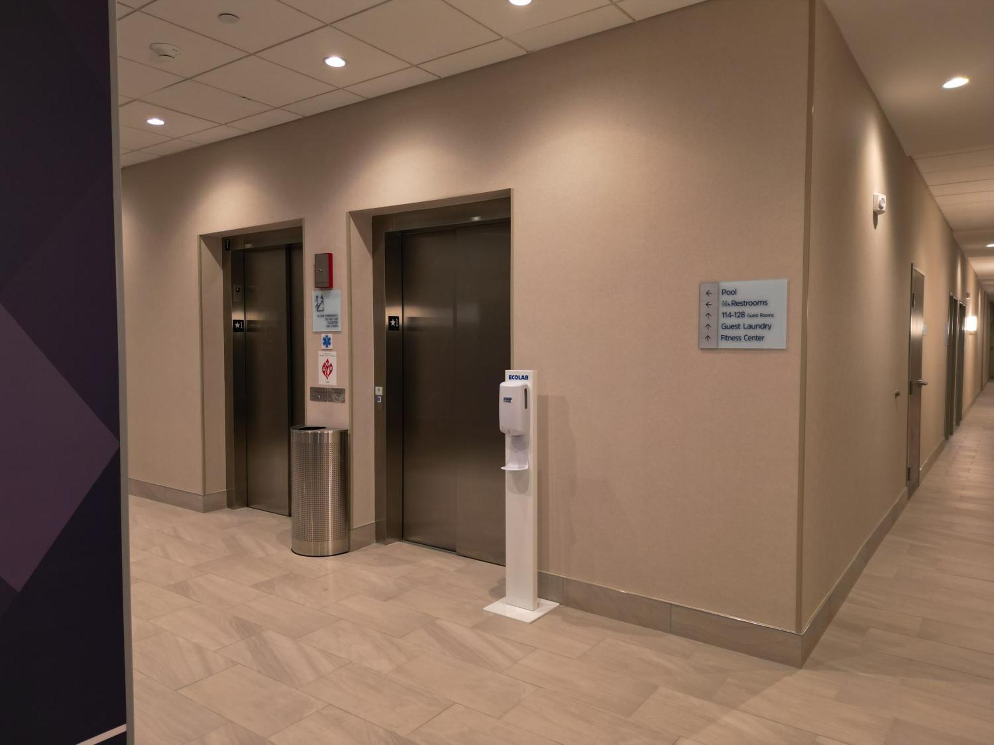 Holiday Inn Express & Suites Chicago Schaumburg By Ihg Exterior photo