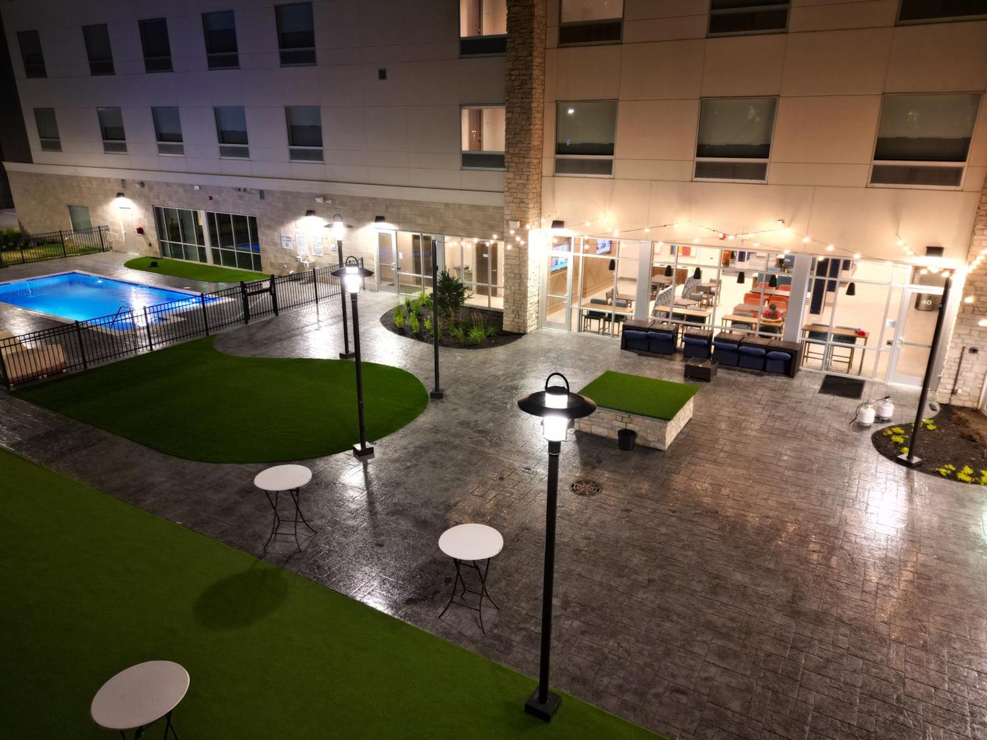 Holiday Inn Express & Suites Chicago Schaumburg By Ihg Exterior photo