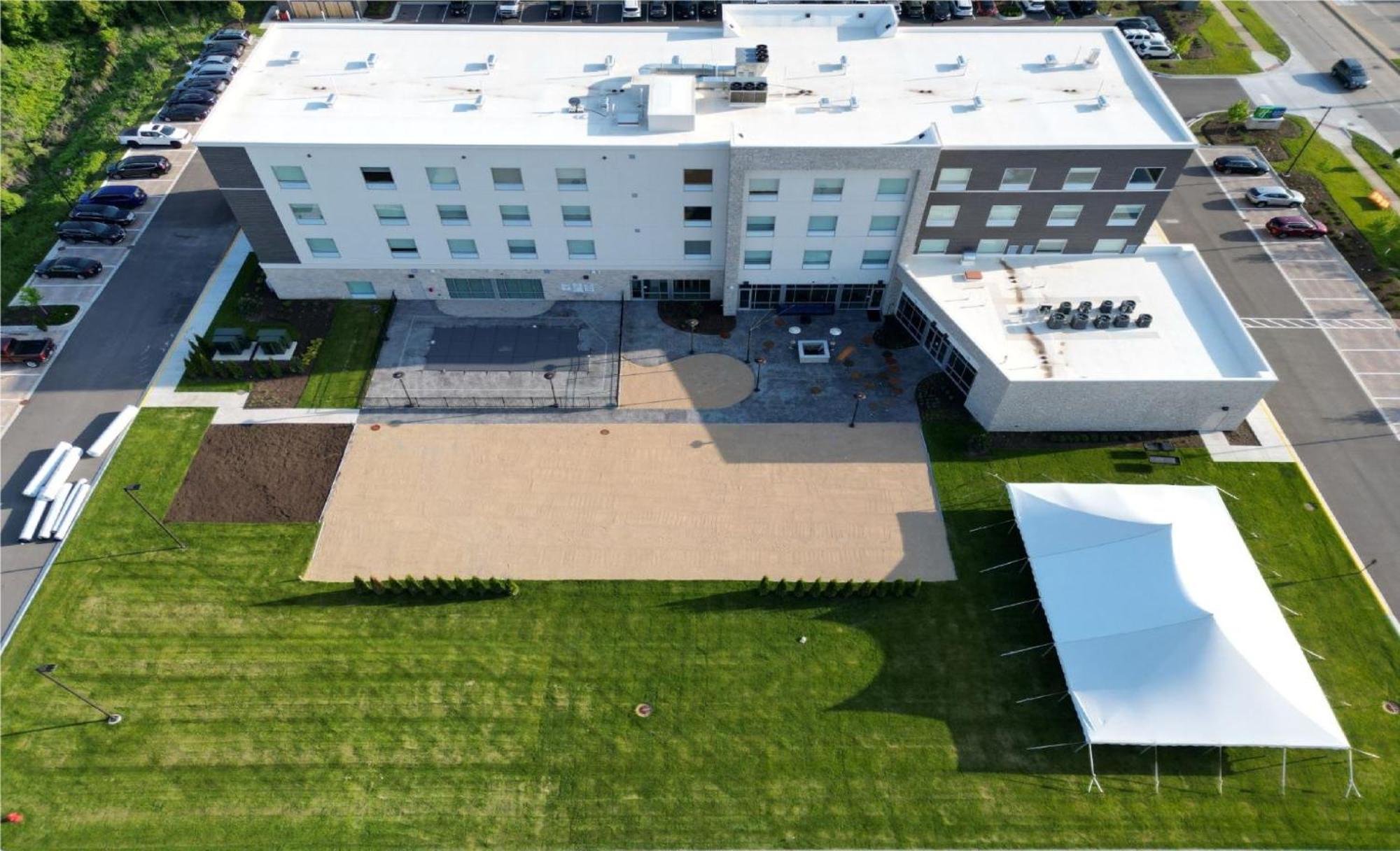 Holiday Inn Express & Suites Chicago Schaumburg By Ihg Exterior photo
